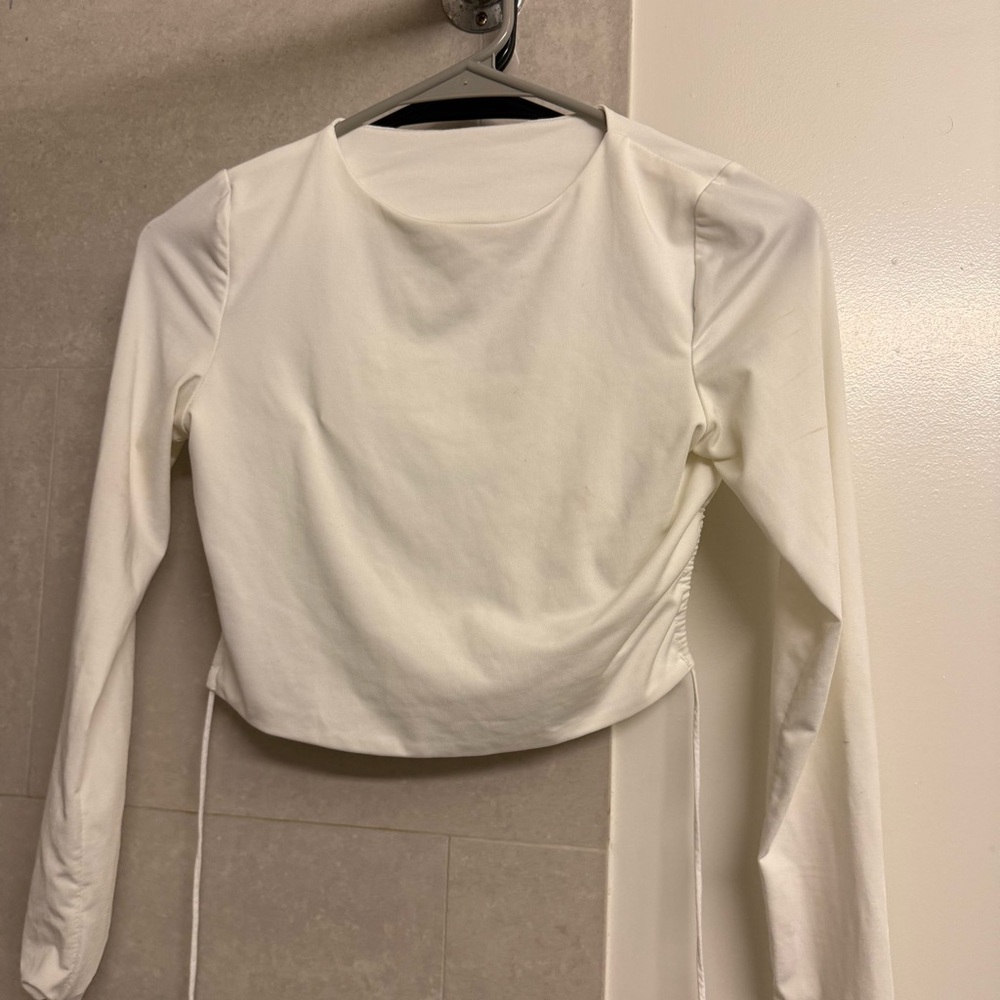 Adika Women’s Backless Long Sleeve Crop Top - White / XS